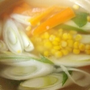 大根を茹でた汁でネギとヤングコーンの中華スープ